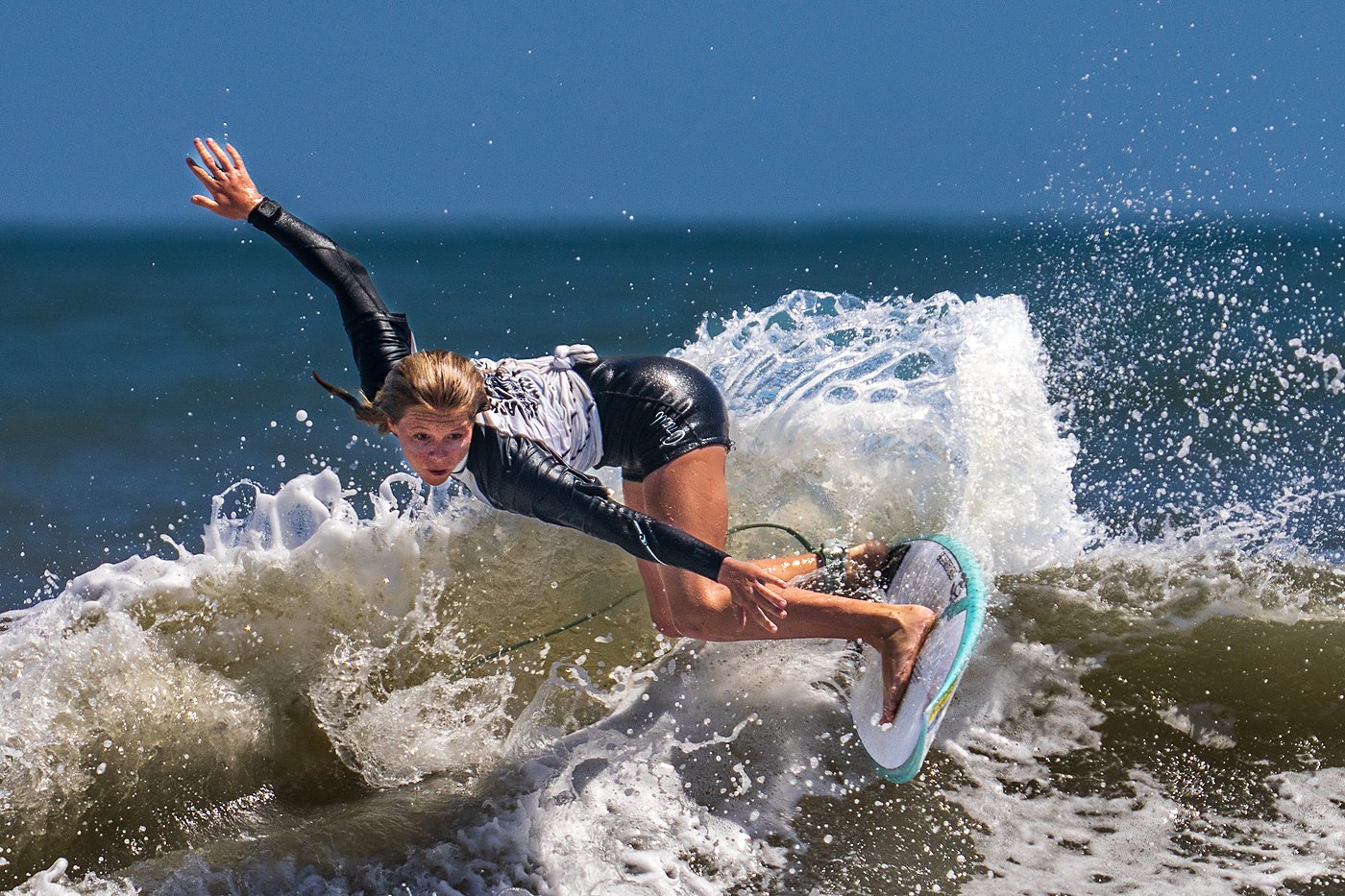 Surfer snapping off the top of a breaking wave